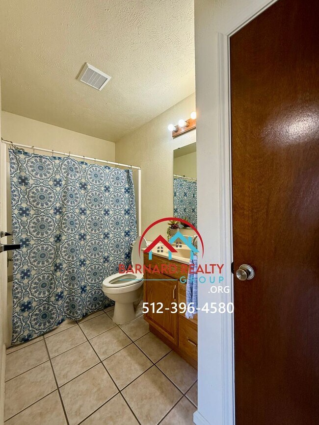 Building Photo - Available Now: 3 Bedroom, 2 Bath Stand Alone Home