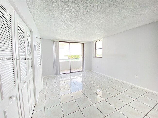Building Photo - 6830 Indian Creek Dr