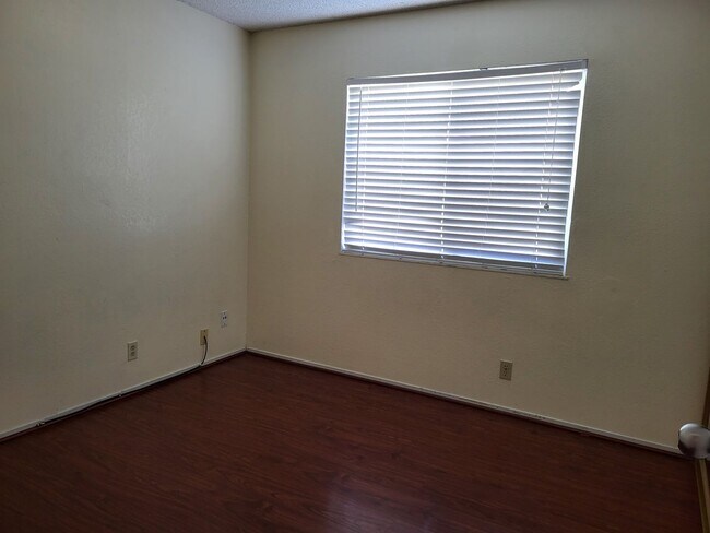 Building Photo - 125 Serpentine Dr