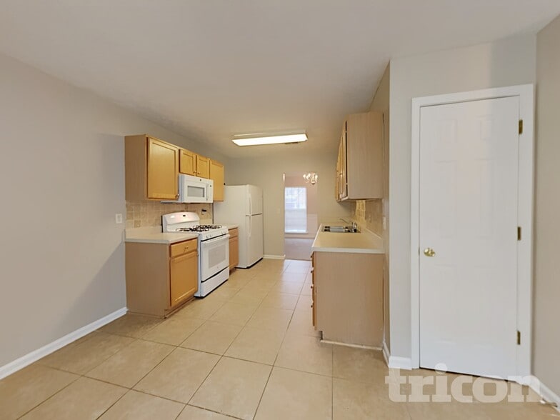 Building Photo - 8274 Eastshore Dr