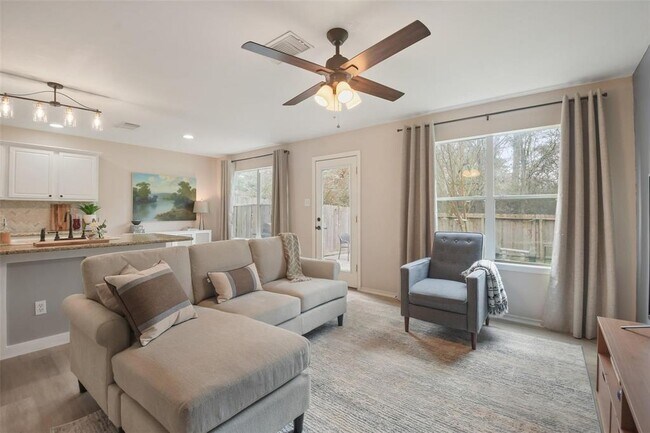 Building Photo - 7 S Villa Oaks Dr