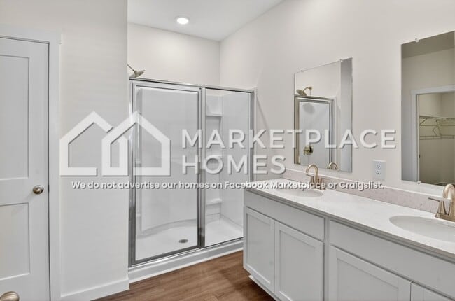 Building Photo - 4321 Scenic Mdw Dr NE