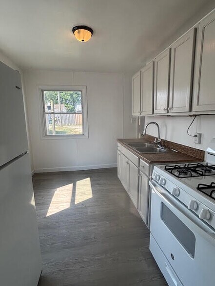 Building Photo - 1913 W Ewing Ave