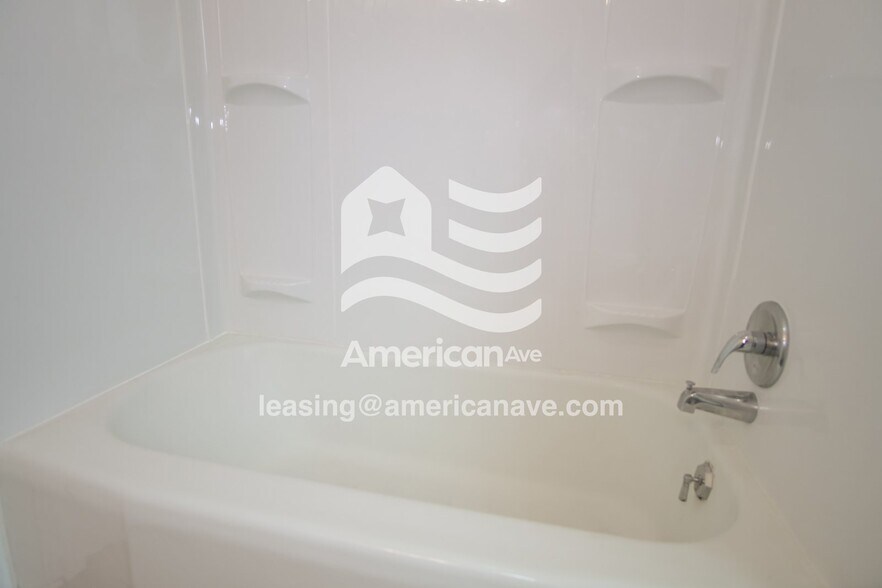 Building Photo - 1217 Main St