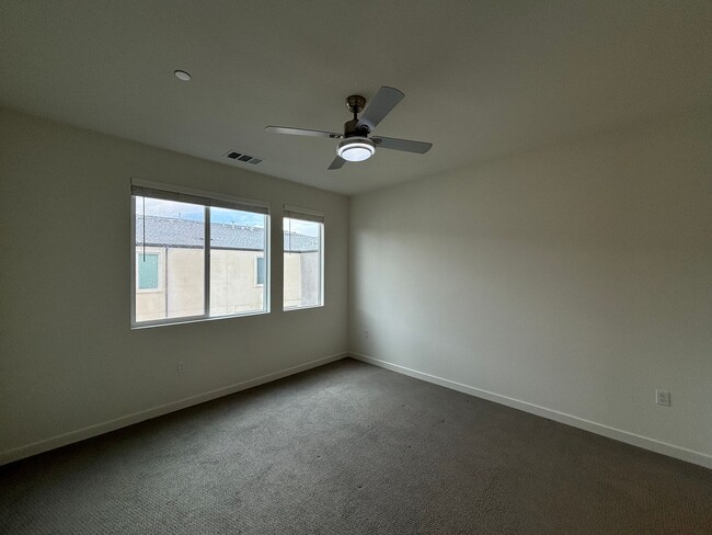 Building Photo - Beautiful 3BD/2.5BA Townhouse in San Ysidro W/ W/D, A/C, 2-Car Garage, Balcony, and Community Parks!
