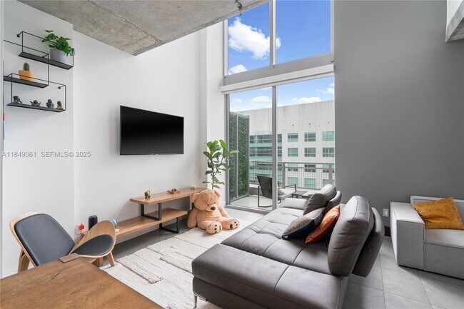 Building Photo - 690 SW 1st Ct