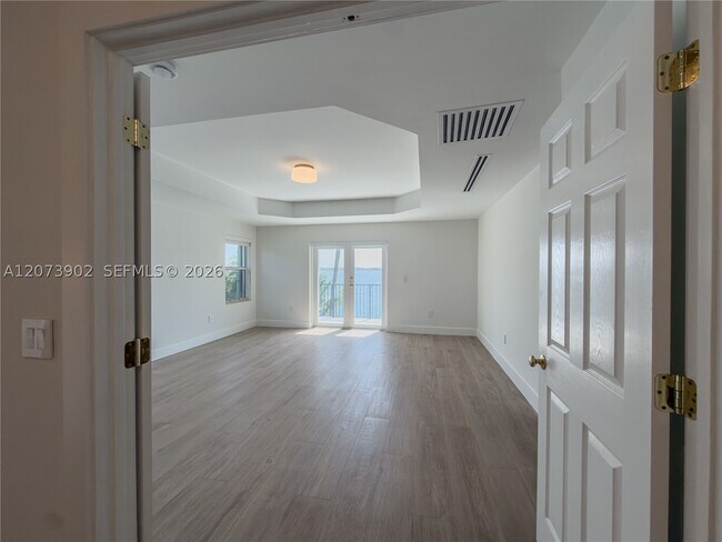 Building Photo - 5297 SW 183rd Ave