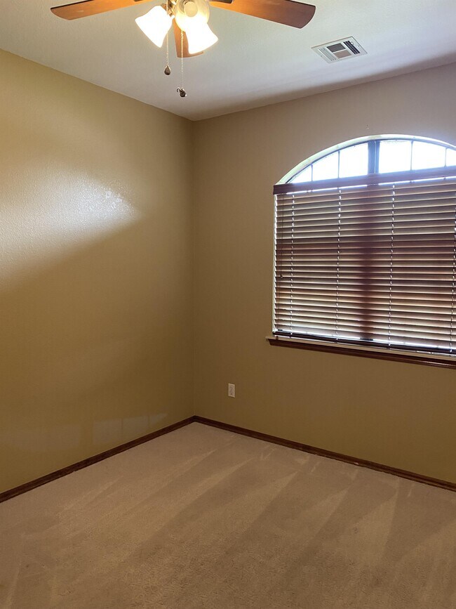 Building Photo - 636 SW 159th St