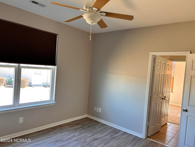 Building Photo - BEAUTIFUL HOME AVAILABLE APRIL 1ST