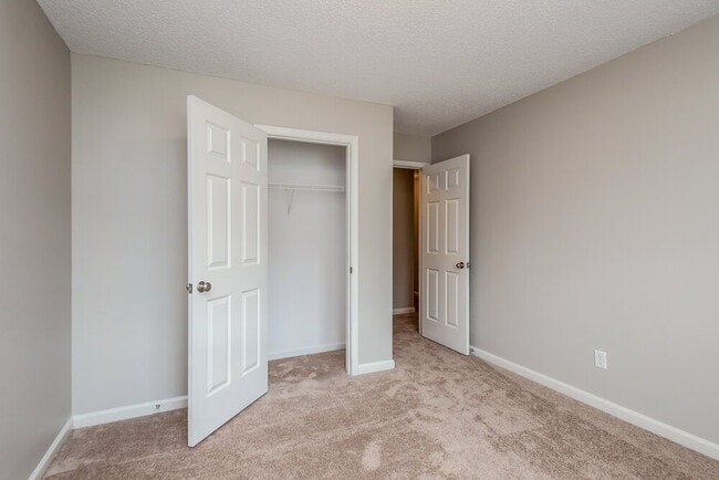 Building Photo - 318 The Gables Dr