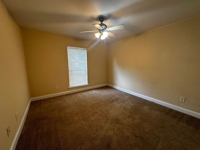 Building Photo - 2 BEDROOM PRE-LEASING FOR AUGUST 2026!