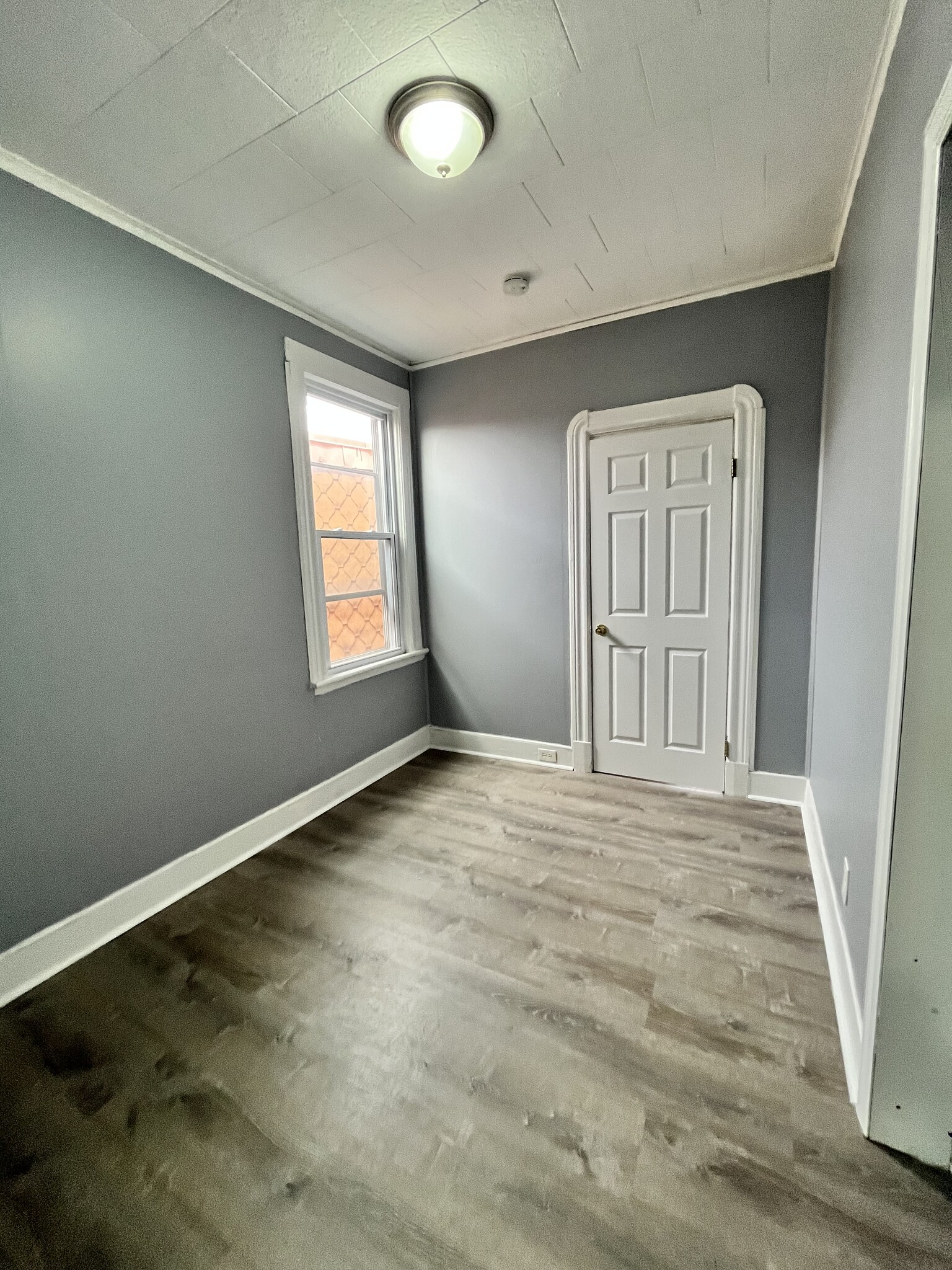 54 Montrose Ave 3 - 53 Montrose Ave