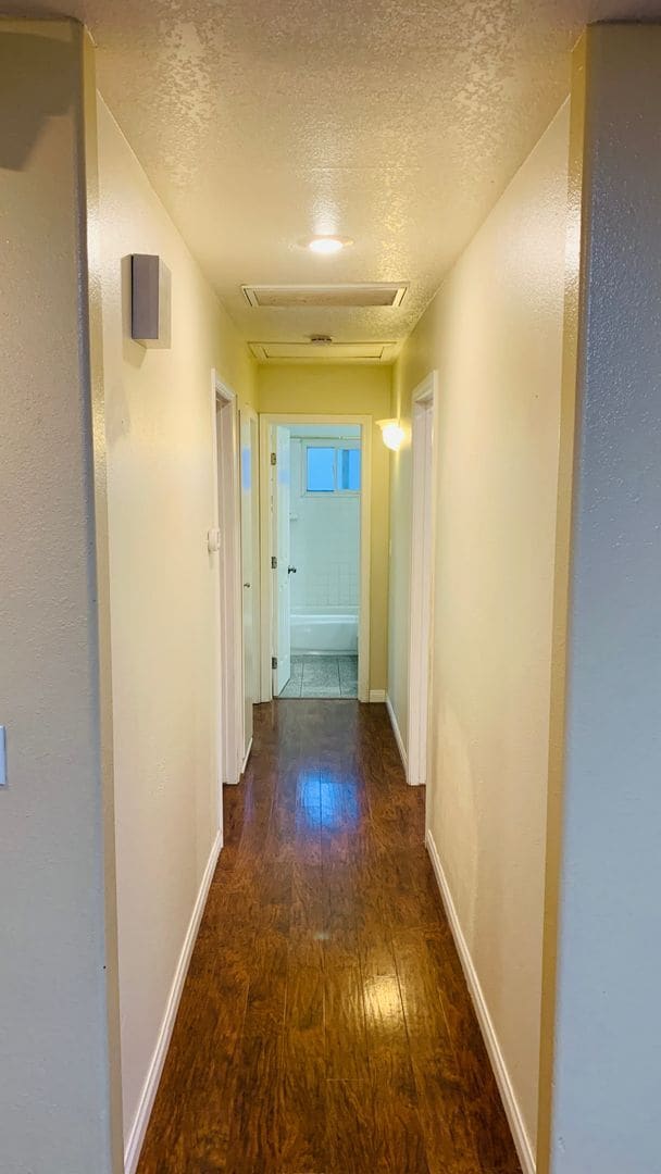Building Photo - Huntington Beach Charming 3 Bedroom House