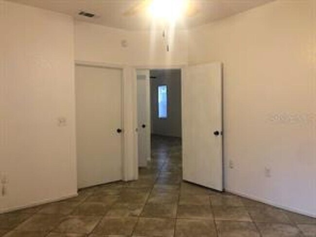 Building Photo - 1 Bedroom / 1 Bath Condo in Lake Mary Available Now!