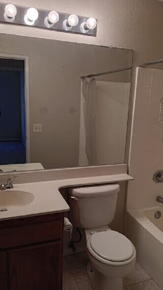 Building Photo - 39640 Wild Flower Dr