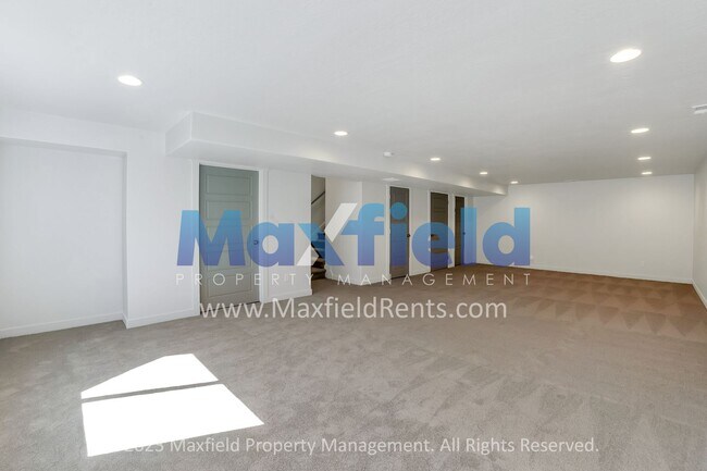Building Photo - EV Friendly, Pool Access, Modern Luxury Sc...