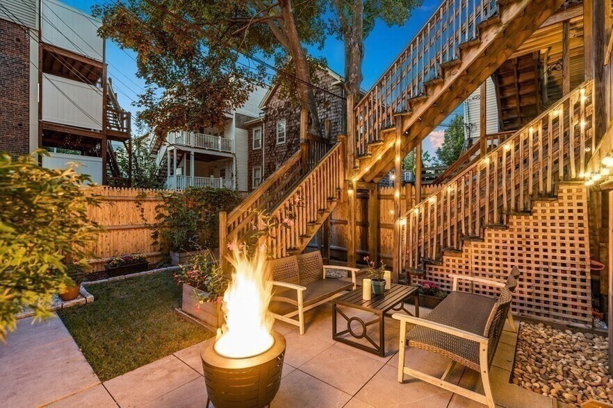 Building Photo - 256 E St