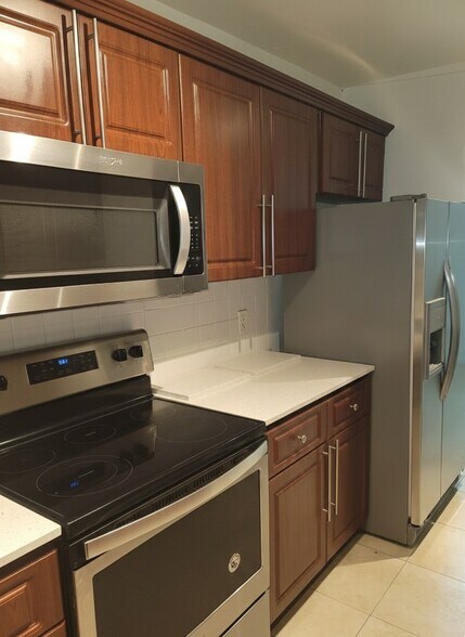 Building Photo - 13455 NE 10th Ave