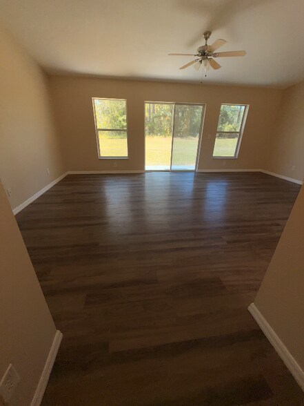 Building Photo - 7228 Everest Ave