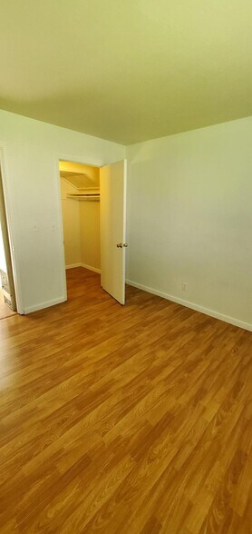 Building Photo - 4061 Park Center Ln