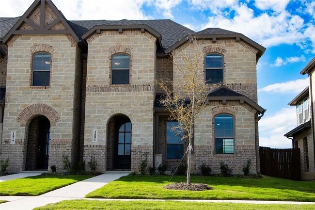 Primary Photo - Townhome in Waxahachie, Tx