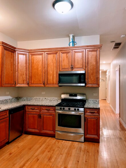 Building Photo - 3547 S Hermitage Ave