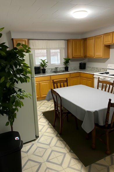 Kitchen - 212 Smith St