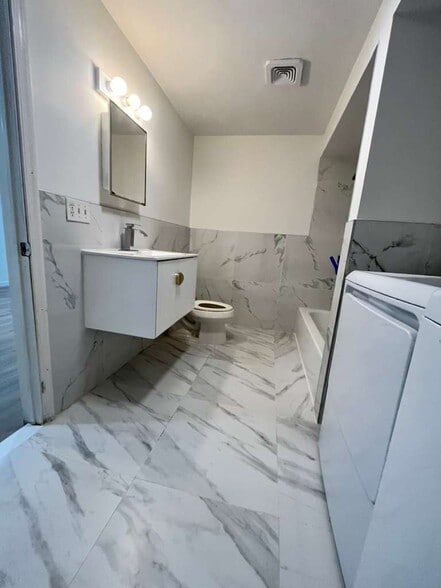 Building Photo - 14 Silver Trl