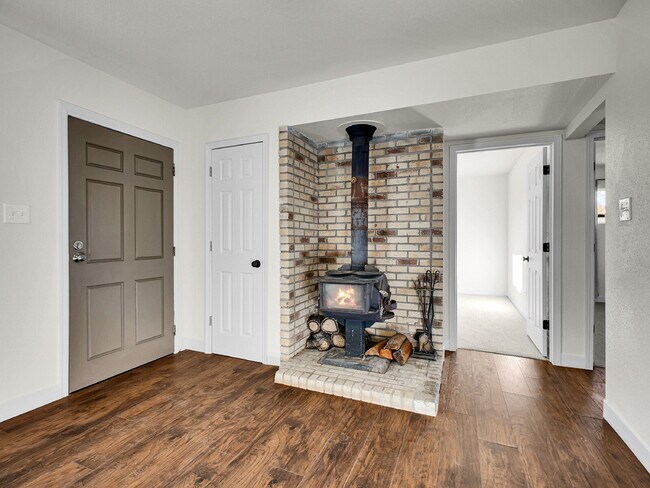 Building Photo - $2,395.00 - 3 Bedrooms, 1.5 Bathrooms, Single Family Home in Aurora with Washer and Dryer!