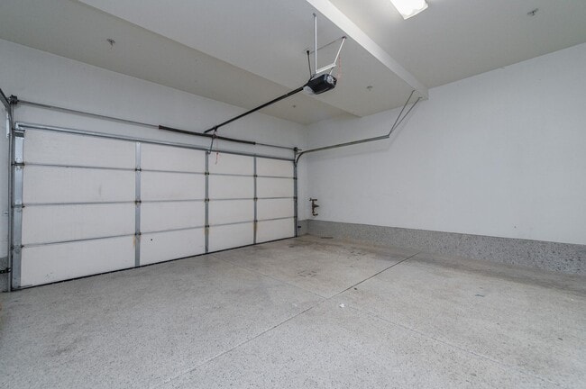 Building Photo - 3BD/2.5BA/2Garage Two Story upgraded End Unit Condo Woodbury Irvine $4800