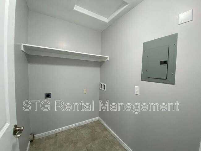 Building Photo - 290 W Buena Vista