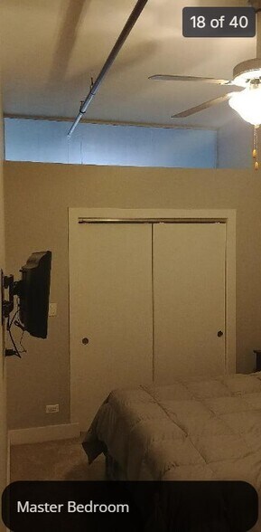 Building Photo - 3133 N Lakewood Ave