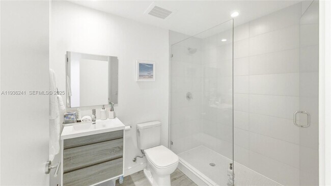 Building Photo - 2900 NE 7th Ave