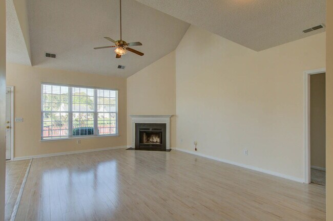 Building Photo - 533 Tribeca Dr