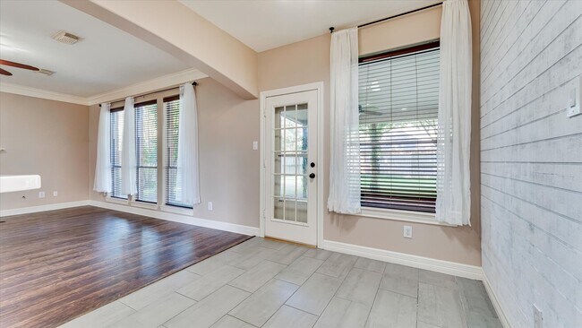Building Photo - 15603 Twisting Springs Dr