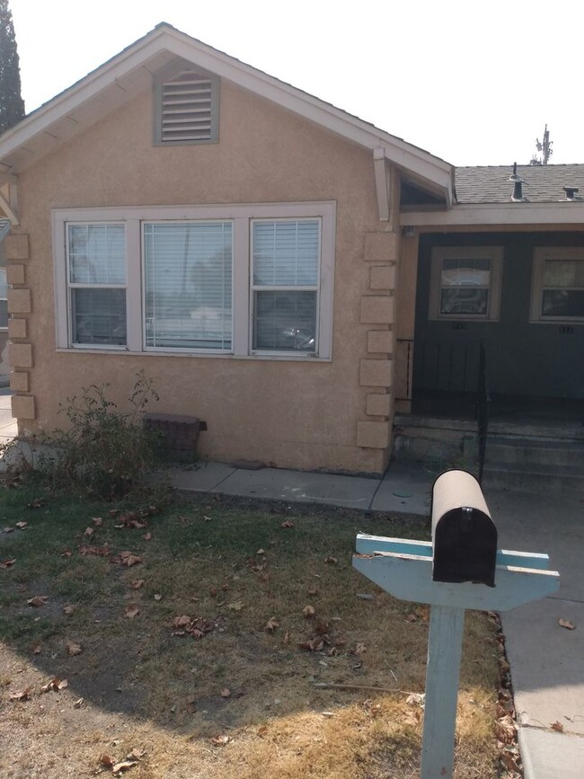 Building Photo - 1 Bedroom, 1 Bath Duplex in Hanford