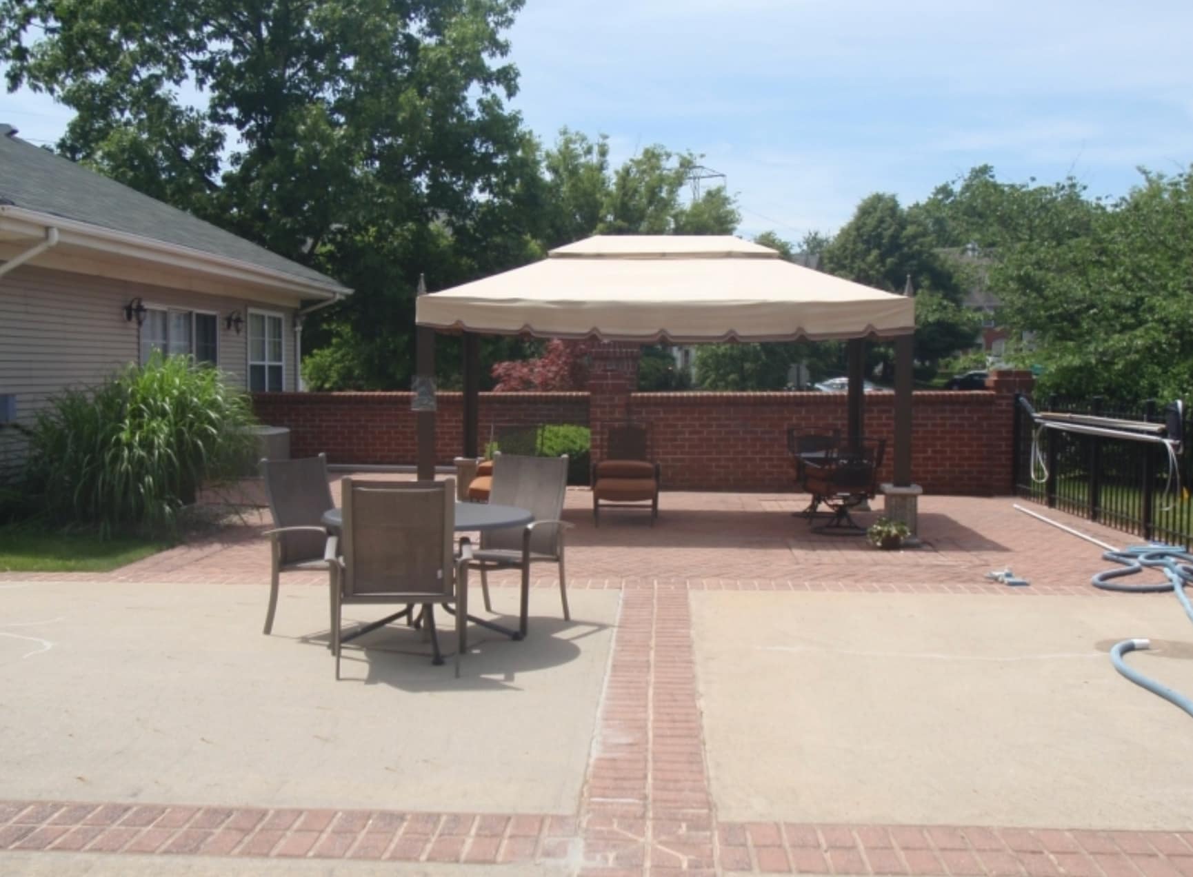 Building Photo - 204 Red Crest Ln