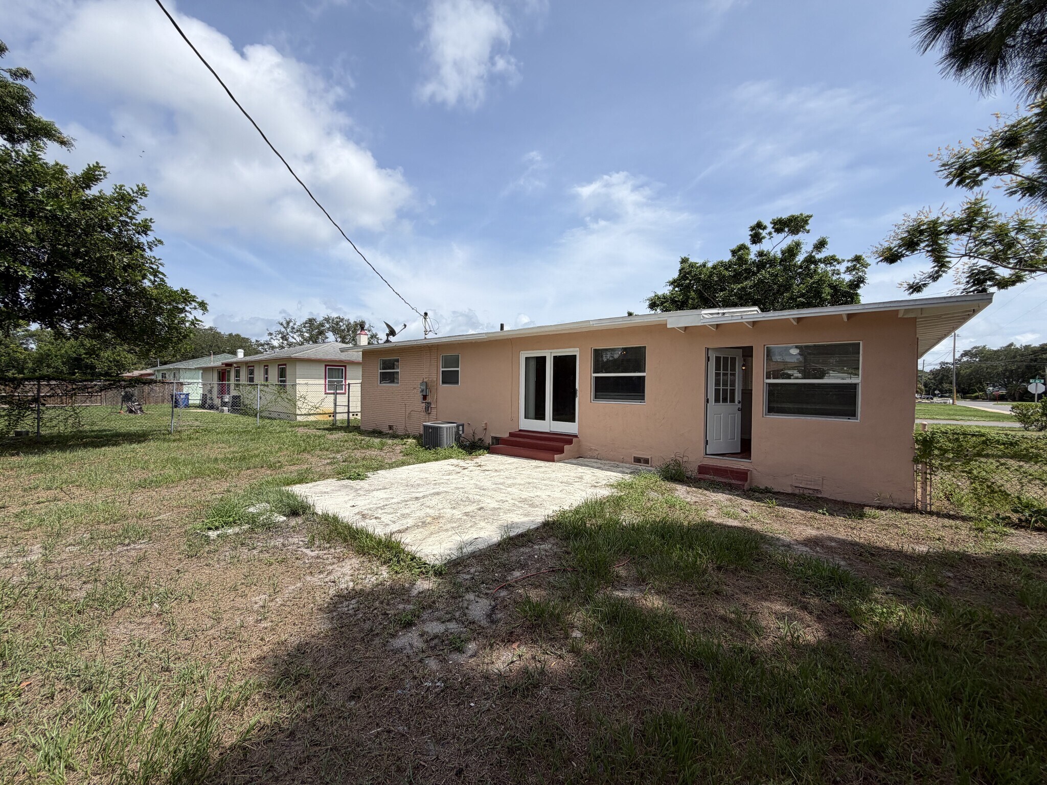 Building Photo - 2 Bed/1 Bath