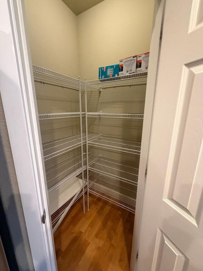 Building Photo - 3-Bed/2.5 Bath + Office & Bonus Room on Quiet Dead-End Street