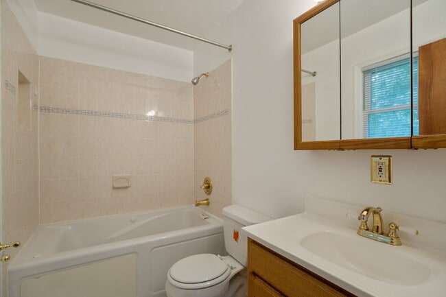 Building Photo - 2411 Old Gate Ct