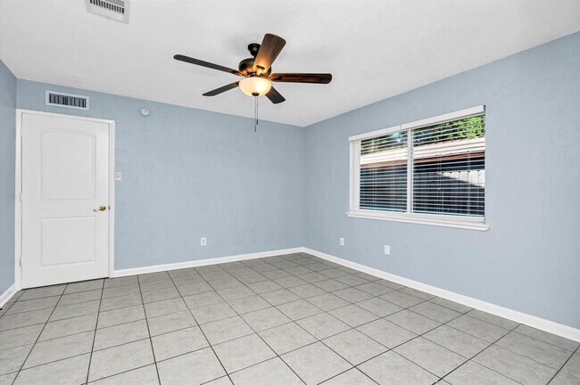 Building Photo - 18215 Navajo Trail Dr