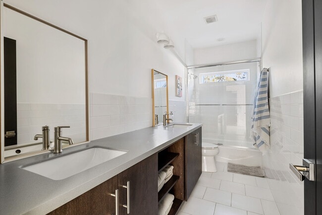 Building Photo - 508 E Huron Ave