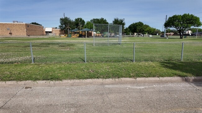 Building Photo - 613 Palomar Ln