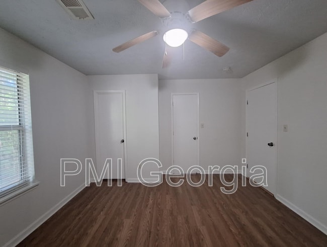 Building Photo - 6562 Carriage Ln