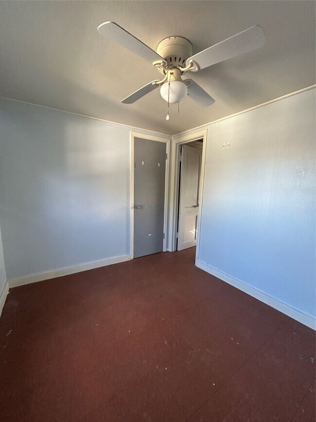 Building Photo - 1901 N Avenue G