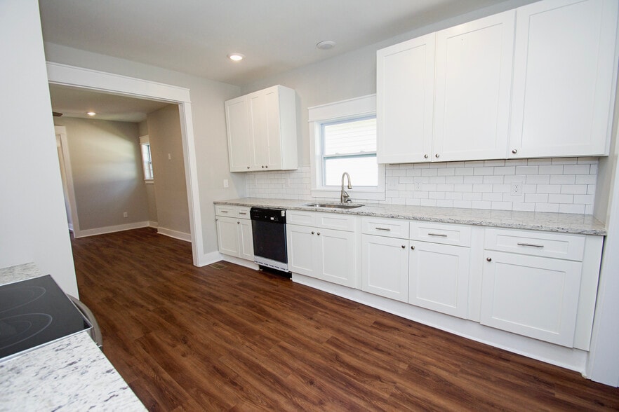 Building Photo - 2404 Jefferson Ave