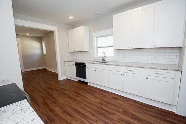 Building Photo - 2404 Jefferson Ave