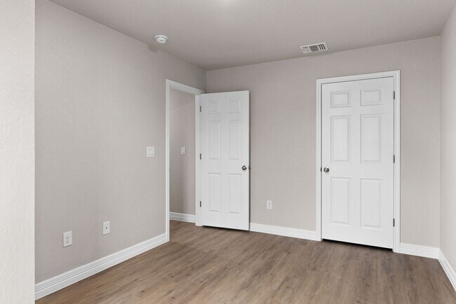 Building Photo - 804 White Meadow Ln