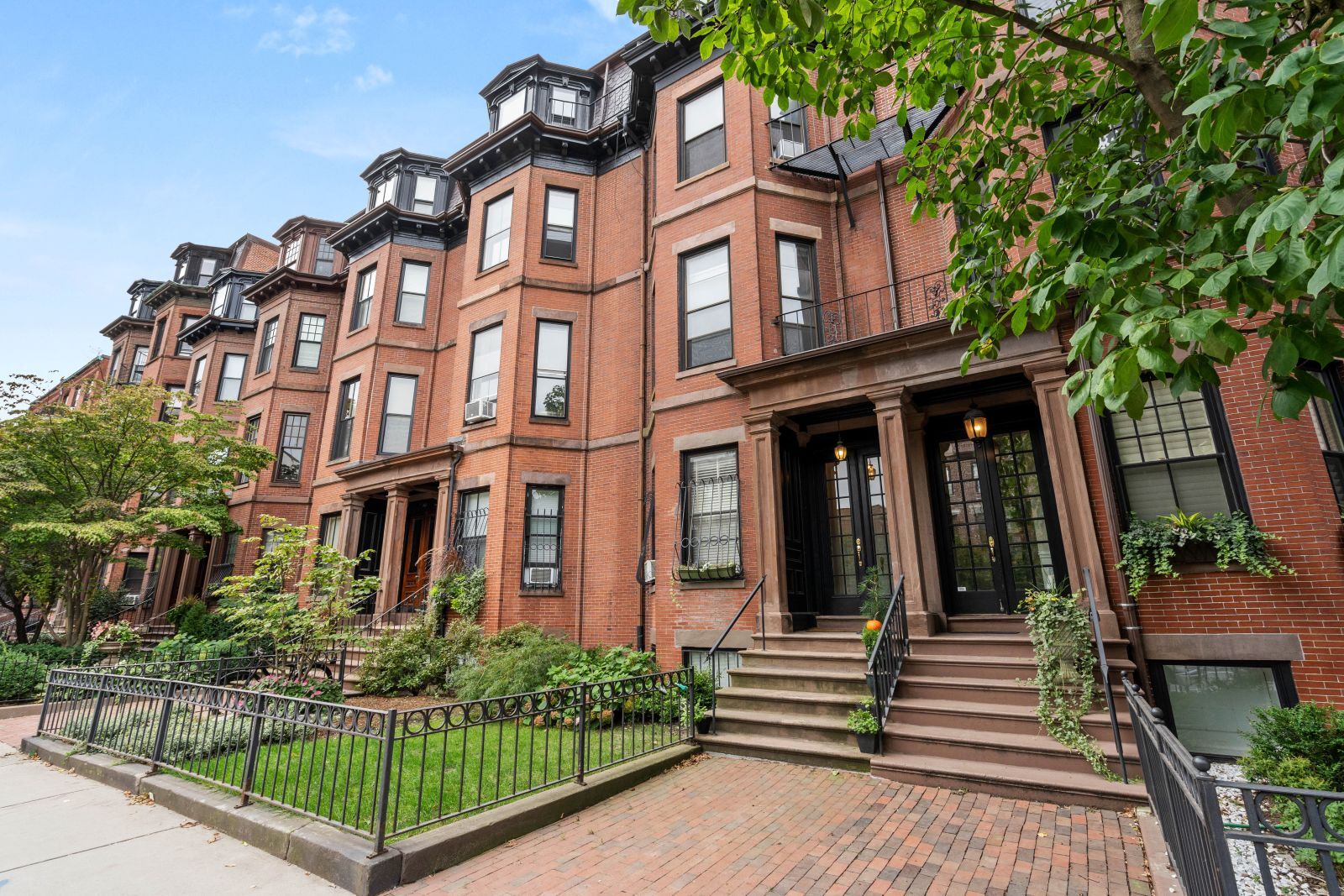 Building Photo - 389 Beacon St