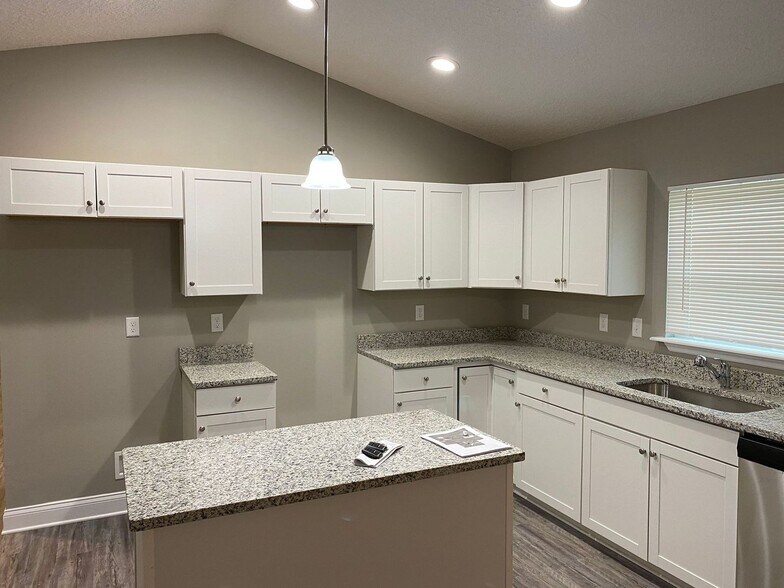 Building Photo - 5357 Oak Trail Ln